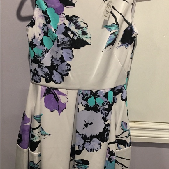 🎁🌸Neiman Marcus Floral Dress🌸🎁 - Picture 4 of 5